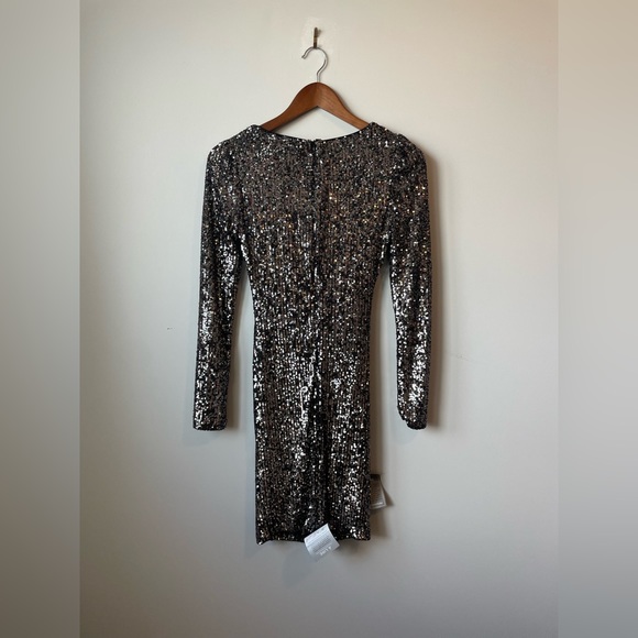 Gold sequin formal dress from Le Chateau - Picture 2 of 3